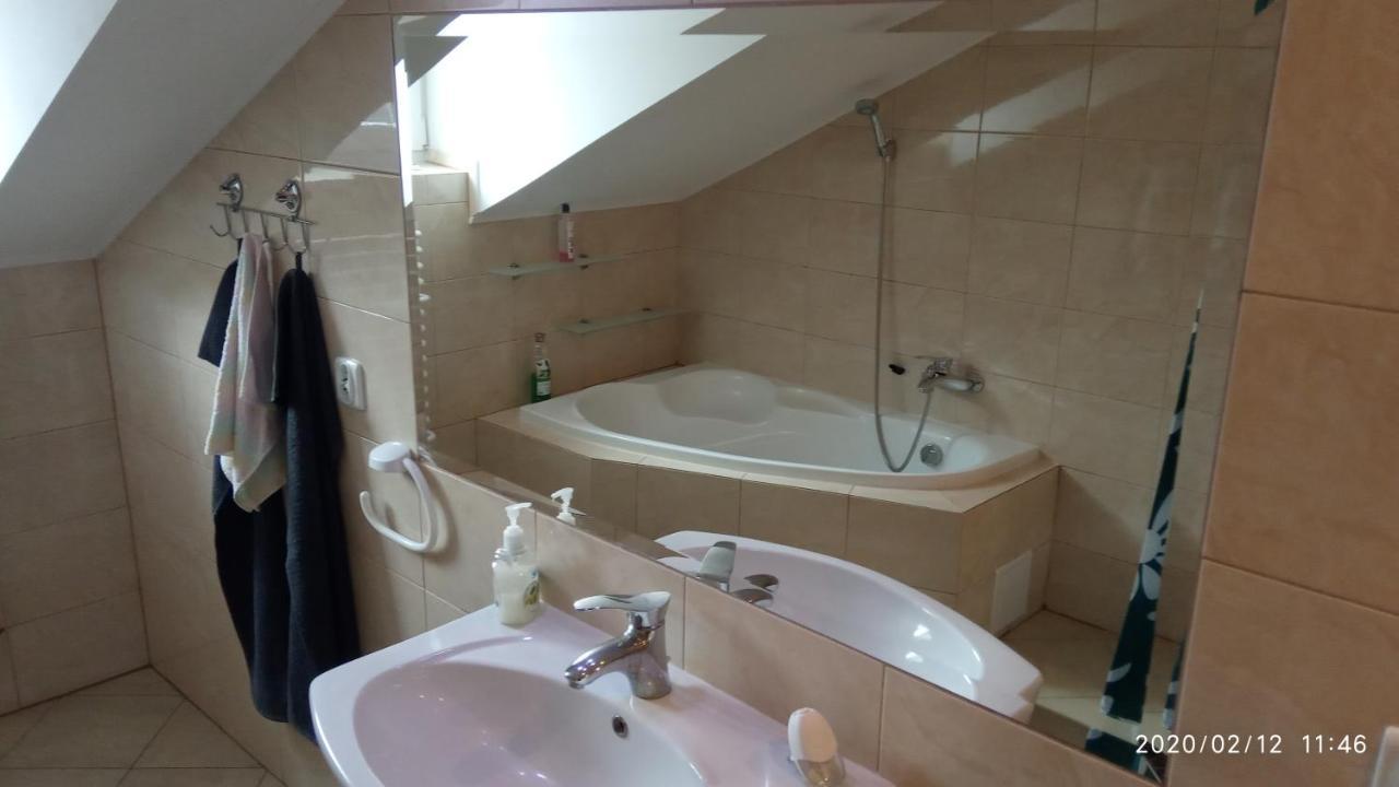 Apartament W Domu Na Wsi Tomaszów Lubelski Esterno foto