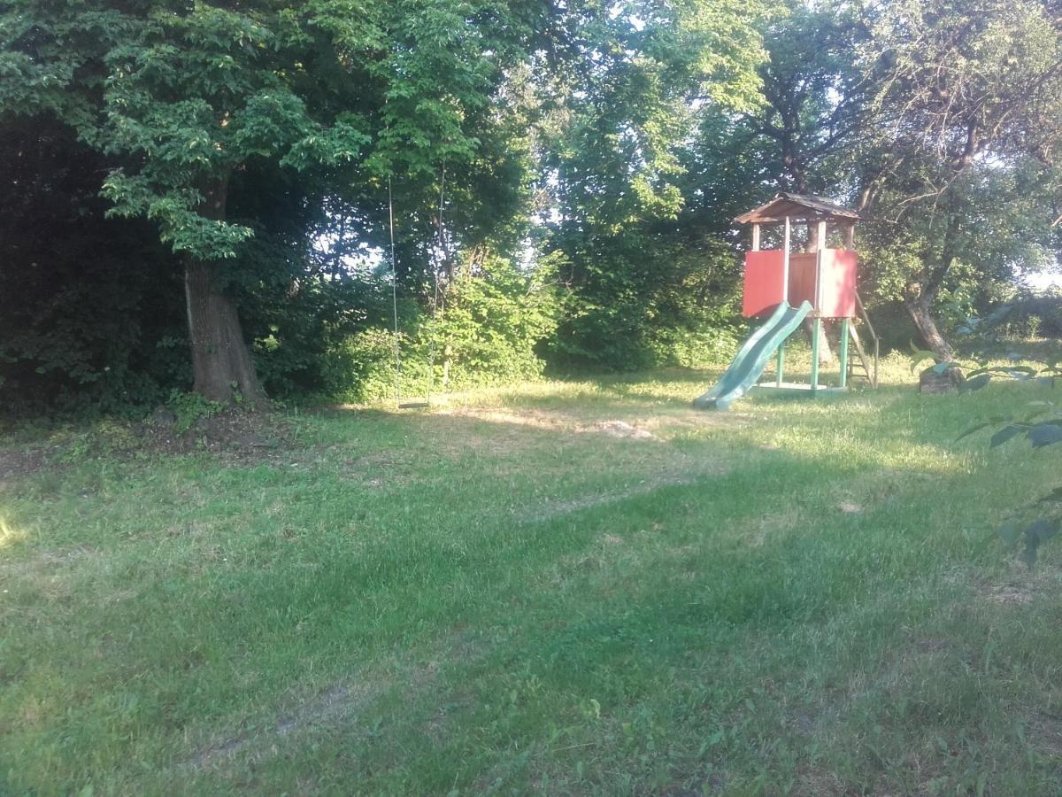 Apartament W Domu Na Wsi Tomaszów Lubelski Esterno foto